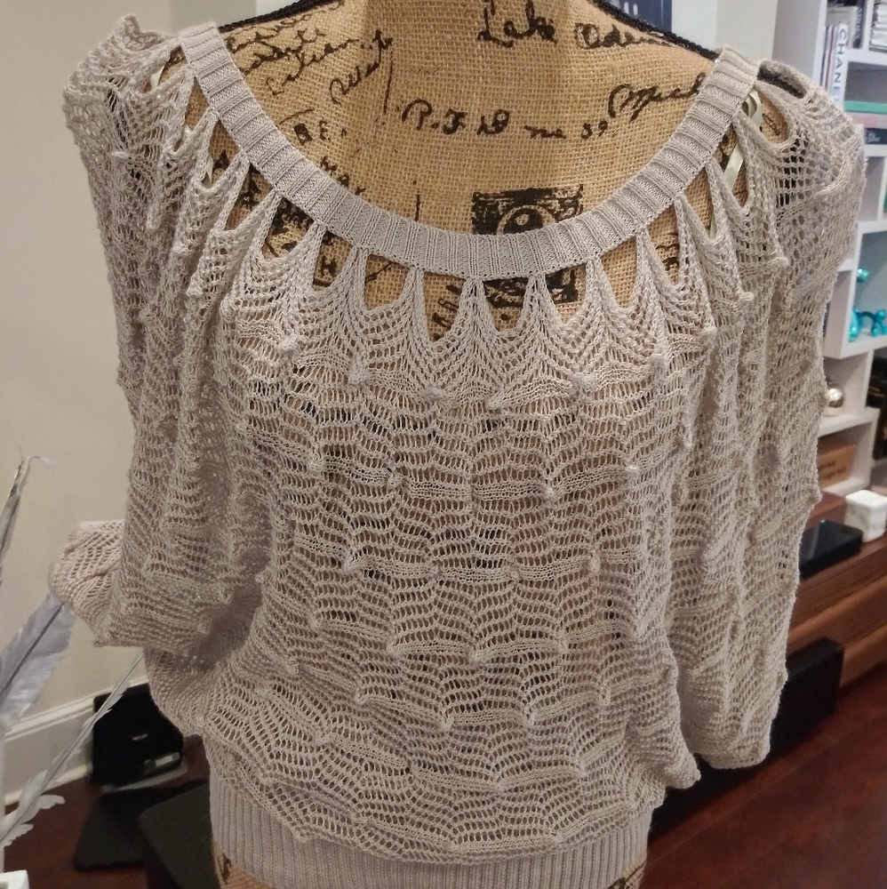 Knit Grey Mid-Sleeve Shirt